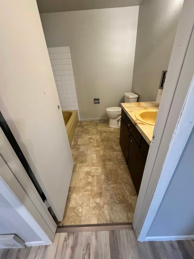 Building Photo - 228 E Crown Ave