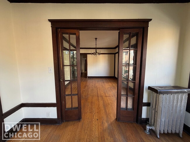 Foto del edificio - 2414 N Sawyer Ave