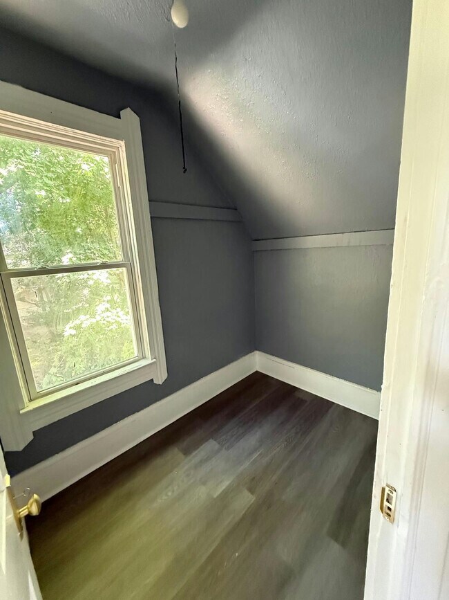 Foto del edificio - 1377 E 66th St