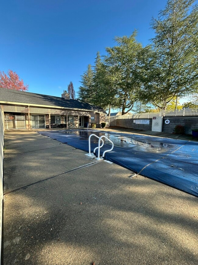 Building Photo - 11150 Trinity River Dr