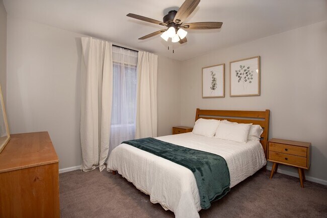 Foto del edificio - 36 Poplar Ct
