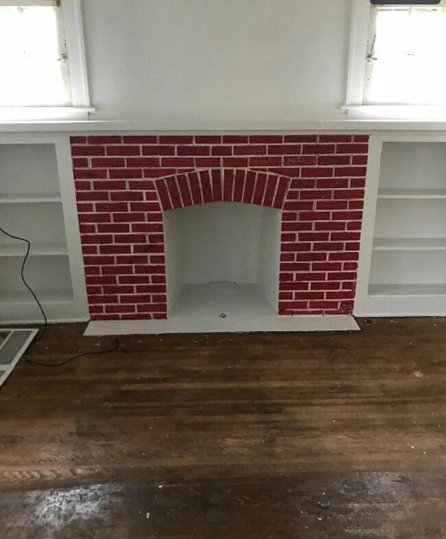 Foto del edificio - Charming 1925 Colonial with Classic Character & Cozy Fireplace