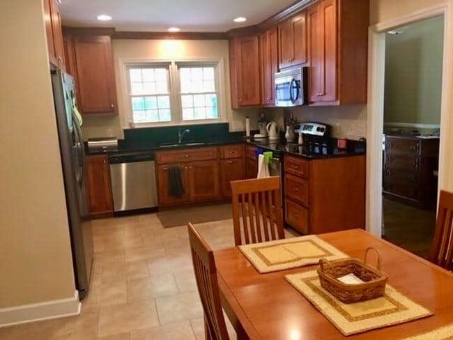 Foto del edificio - 231 Grove Dr