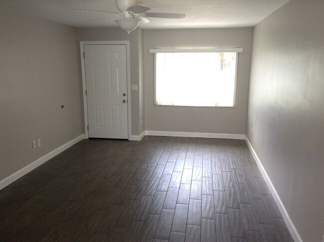 Foto del edificio - 2 Bedroom/2 Bathroom Recently Remodel!