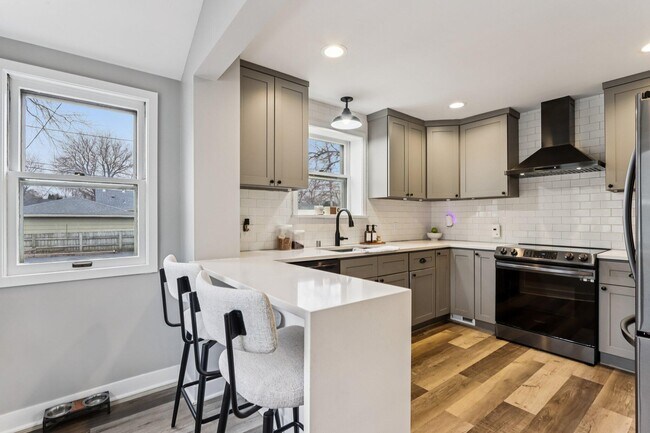 Foto del edificio - 6463 N Garden Grove Ln