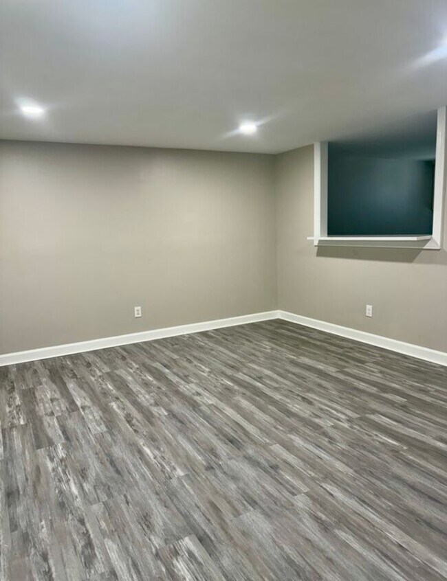 Foto del edificio - 1016 Middleborough Rd