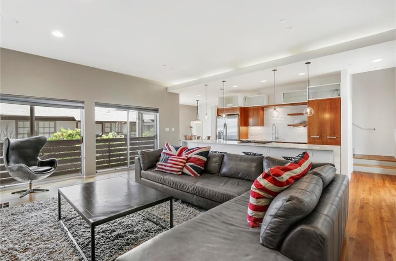 Primary Photo - 5205 Capitol Ave