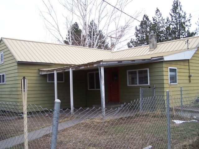 Building Photo - Bright Home With Full Sized Basement!