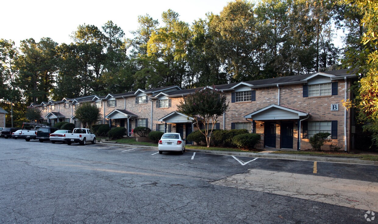 Waverly Manor Apartments in Norcross, GA