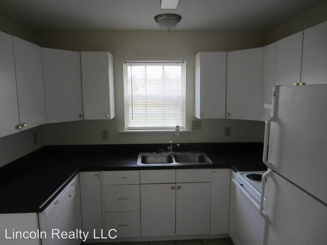 Building Photo - 2209 Chattooga Dr