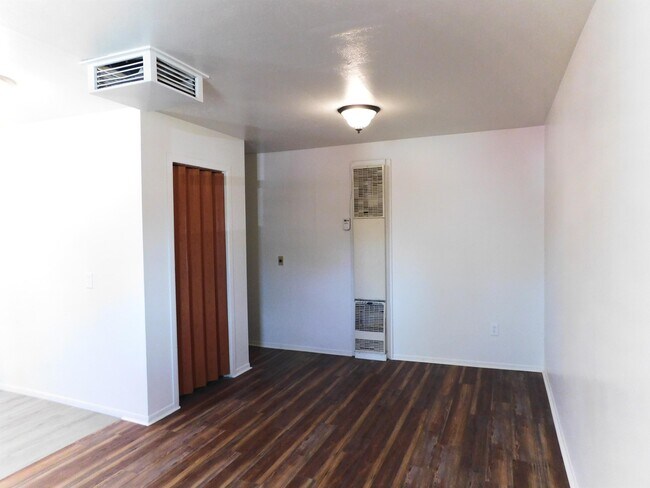 Foto del edificio - 3030-3034 Porter Ave