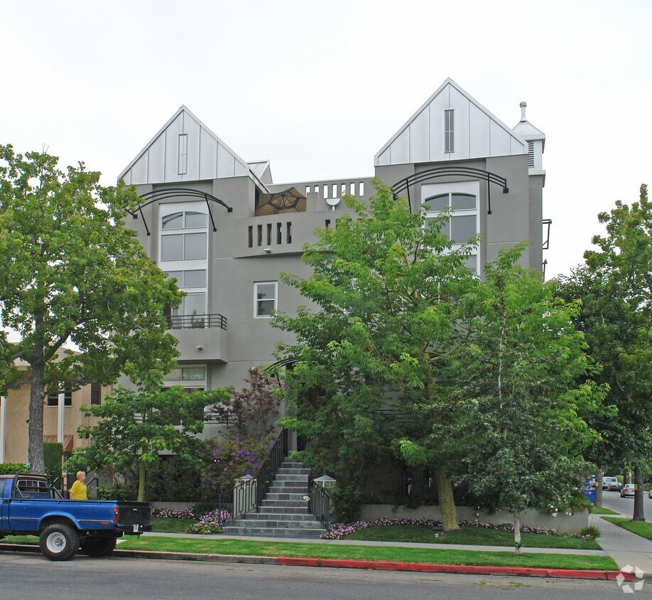 Foto del edificio - 900 N Croft Ave