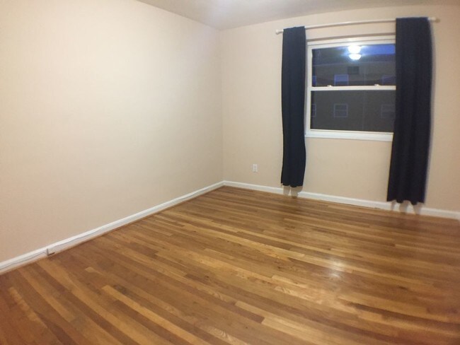 Foto del edificio - 6186 Greenwood Dr