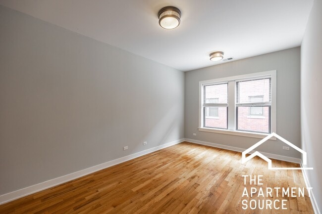 Foto del edificio - 2207 W Eastwood Ave