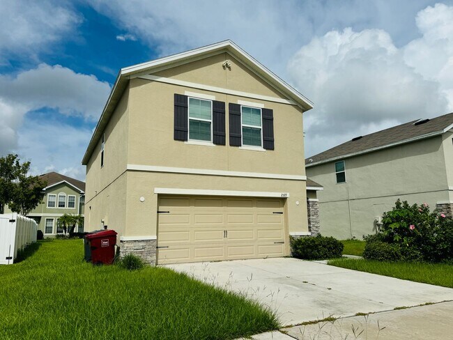 Foto del edificio - Immaculate 4 BR / 2.5 BA in Wonderful Comm...