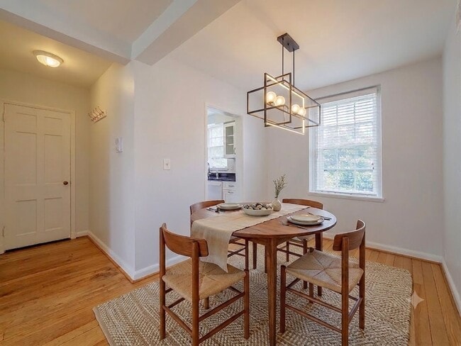 Building Photo - Sunny & Renovated 2BR 1BA in NW DC McLean Gardens Oasis!