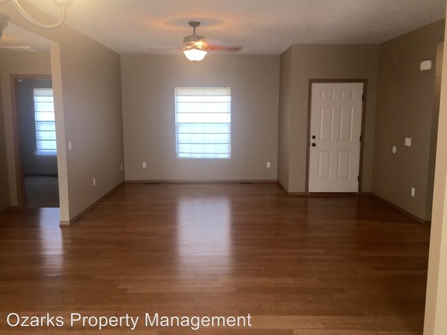 Building Photo - 769 S Hackberry Ave