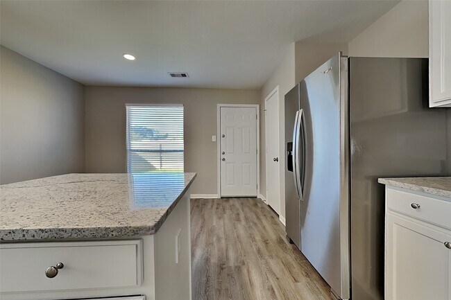 Foto del edificio - 29207 Fox Fountain Ln