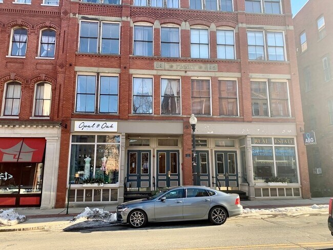 Building Photo - 52-58 Washington St