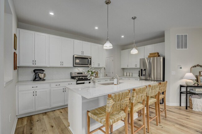 Building Photo - 688 Streamside Drive Unit L