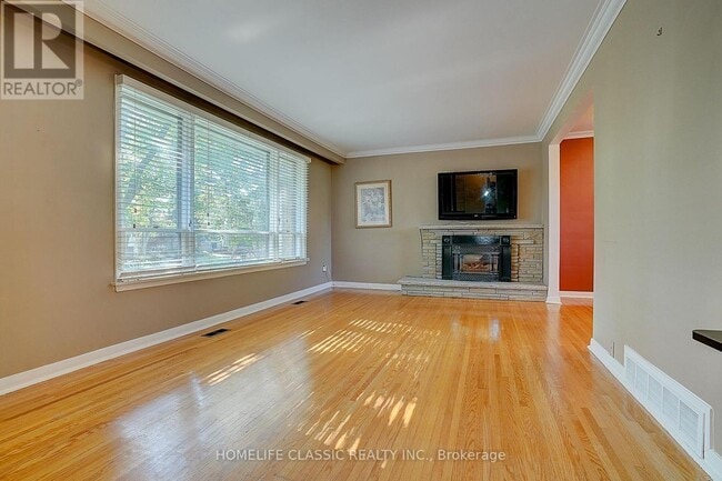 Building Photo - 267 Iredale Rd