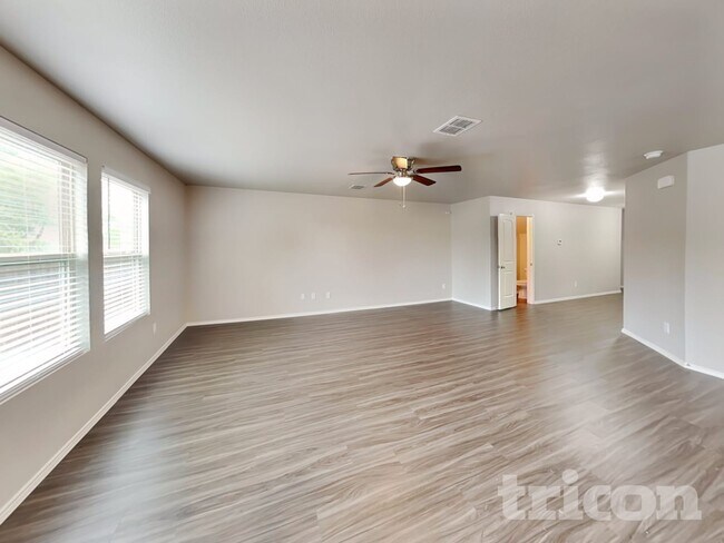 Foto del edificio - 5693 McClelland St
