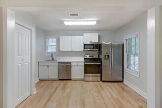 Building Photo - 1205 E 54th St