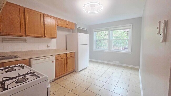 Foto del edificio - 8143 Kilpatrick Ave