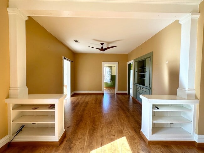 Building Photo - Craftsman Bungalow with Fantastic Fenced Yard