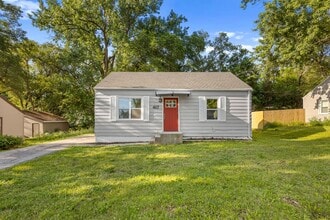 Building Photo - 417 E Wall Ave
