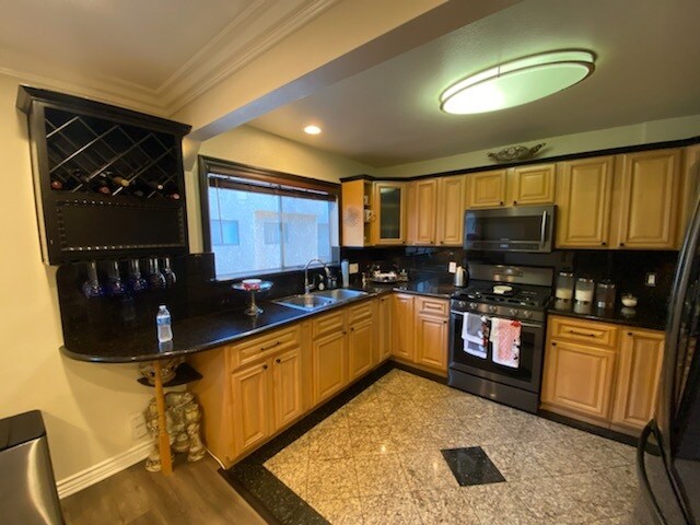 Building Photo - 13601 Valerio St