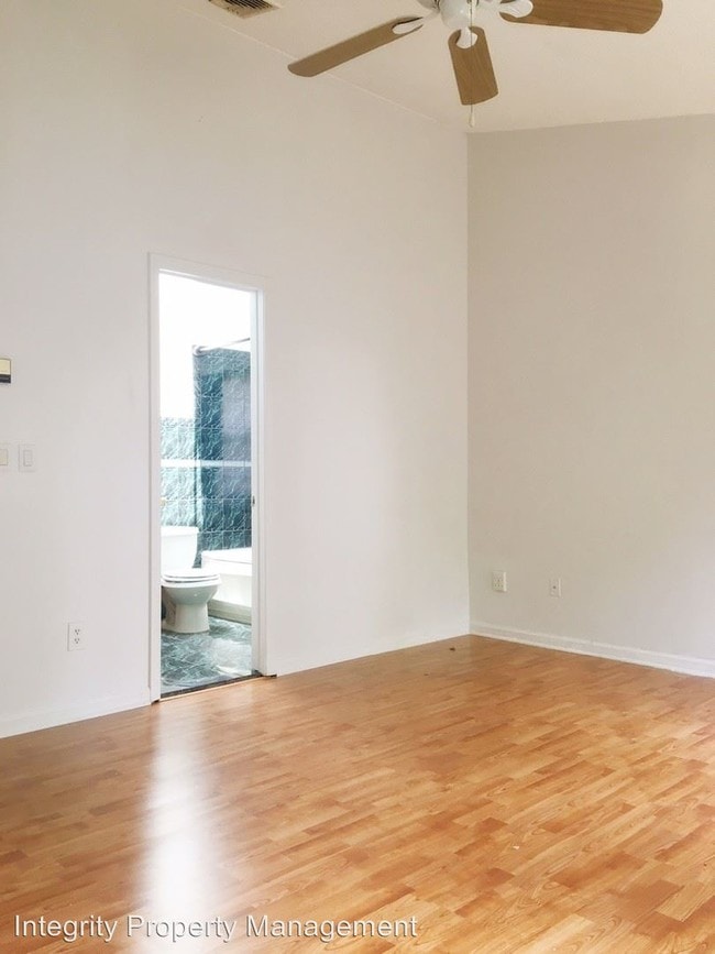 Building Photo - 2 br, 3.5 bath House - 17 Hemlock Circle