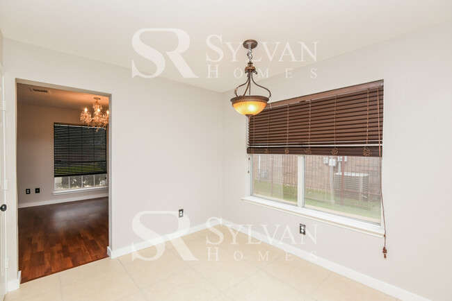 Building Photo - 8016 Shoshoni Dr
