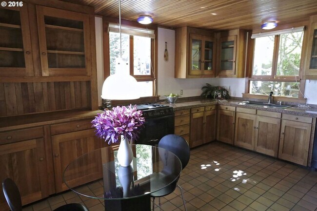 Foto del edificio - Vintage 4 Bedroom Home off Fairmount Blvd