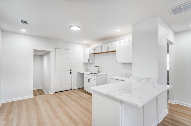 Foto del edificio - 1865 Ferber Ave