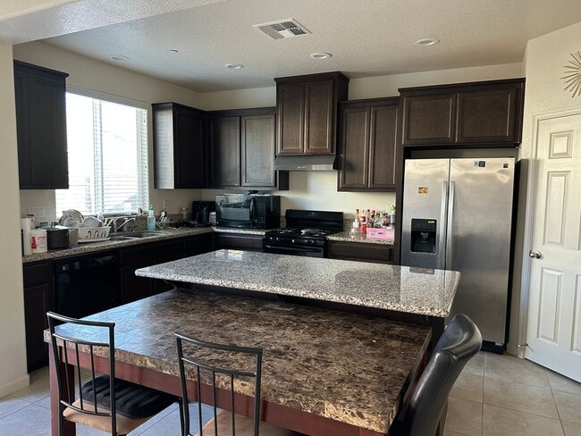 Foto del edificio - Beautiful Northside Los Banos Rental