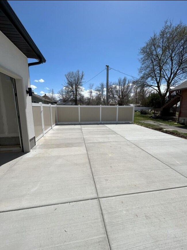 Foto del edificio - 288 E Center St