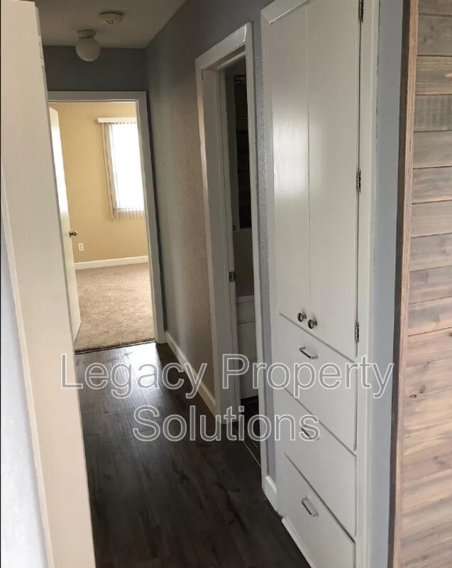 808 W Sweet Ave Unit Upper, Bismarck, ND 58504 Condo for Rent in Bismarck, ND