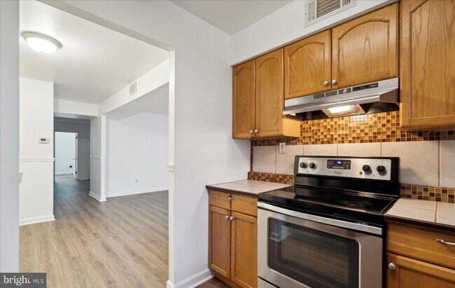Building Photo - 5063 Sayer Ct