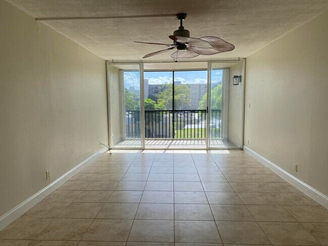 Building Photo - 4 Royal Palm Way
