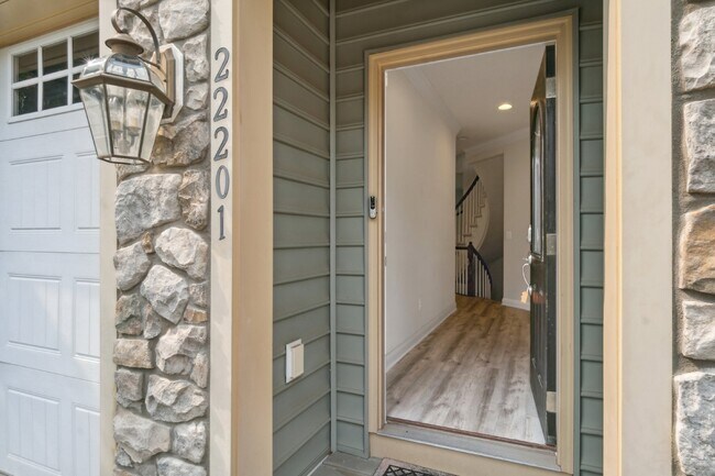 Building Photo - *Luxury, 4-level Broadlands town home zoned for the most desired schools in Ashburn (Mill Run/Eag...