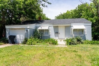 Building Photo - 1321 NE 39th St