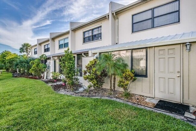 Foto del edificio - Beautiful Townhome Walking Distance to the...