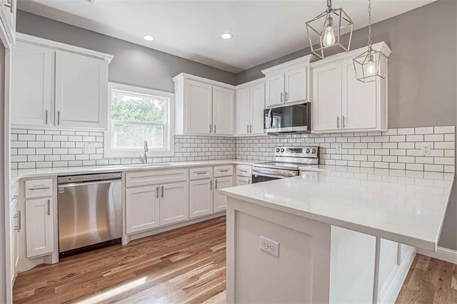 Building Photo - 8260 Sunset Dr