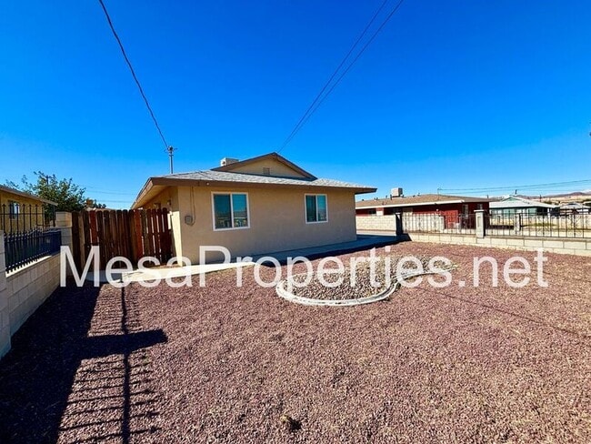 Building Photo - 1210 Oasis Dr