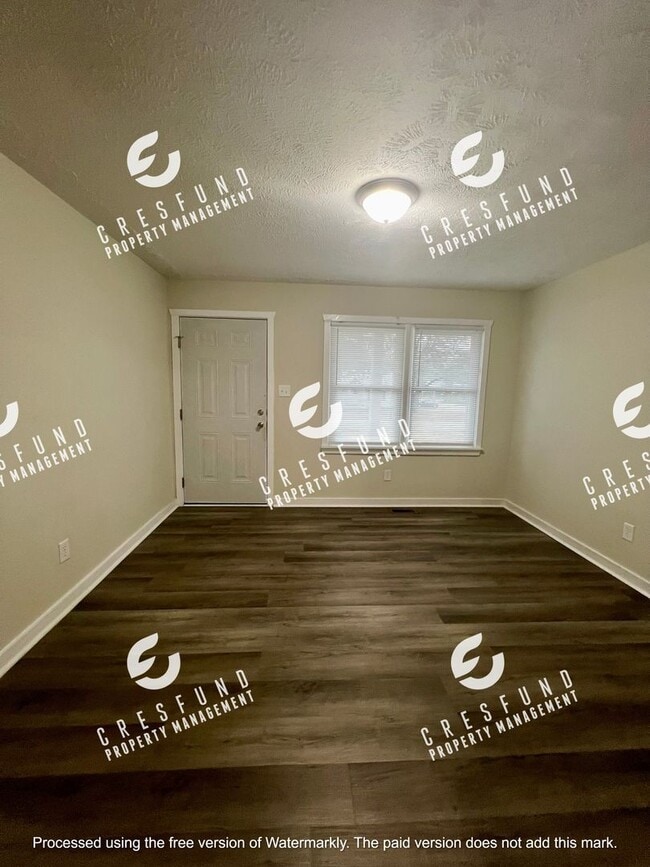 Building Photo - Spacious 1 BR 1 Bath Bottom Unit - Ready for Move In Today!