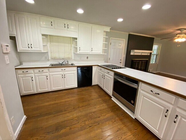 Foto del edificio - 5518 Five Forks Trickum Rd