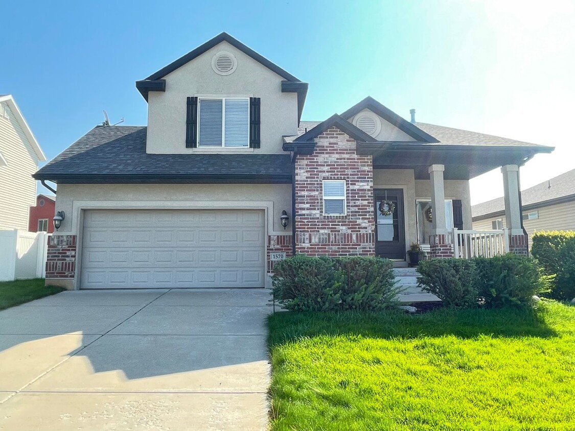 Foto principal - Beautiful Single Family Home Available Soon!