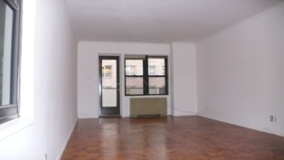 Living Area - 115-117 E 71st St