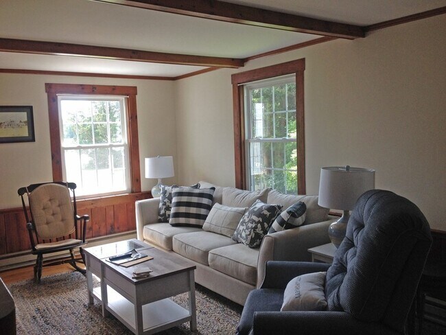 Foto del edificio - 79 Mattapoisett Neck Rd